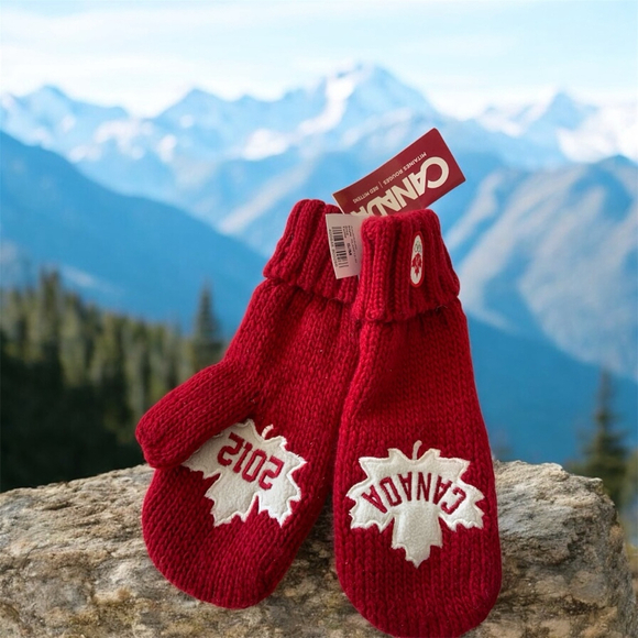 Hudson Bay Accessories - Hudson Bay Red Retro Canada 2012 Winter Olympics Knit Mittens Small
